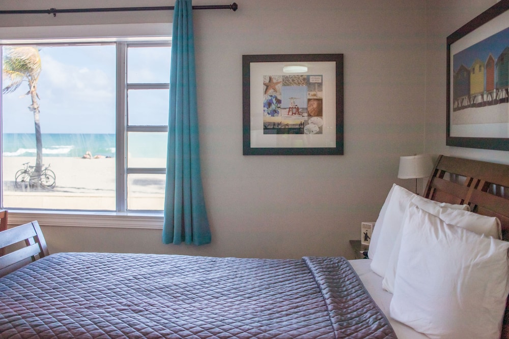 Room, 1 Queen Bed, Oceanfront - Photo 6