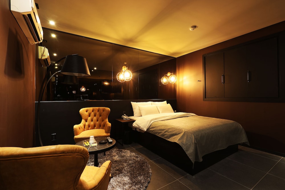 Standard Double Room - Photo 3