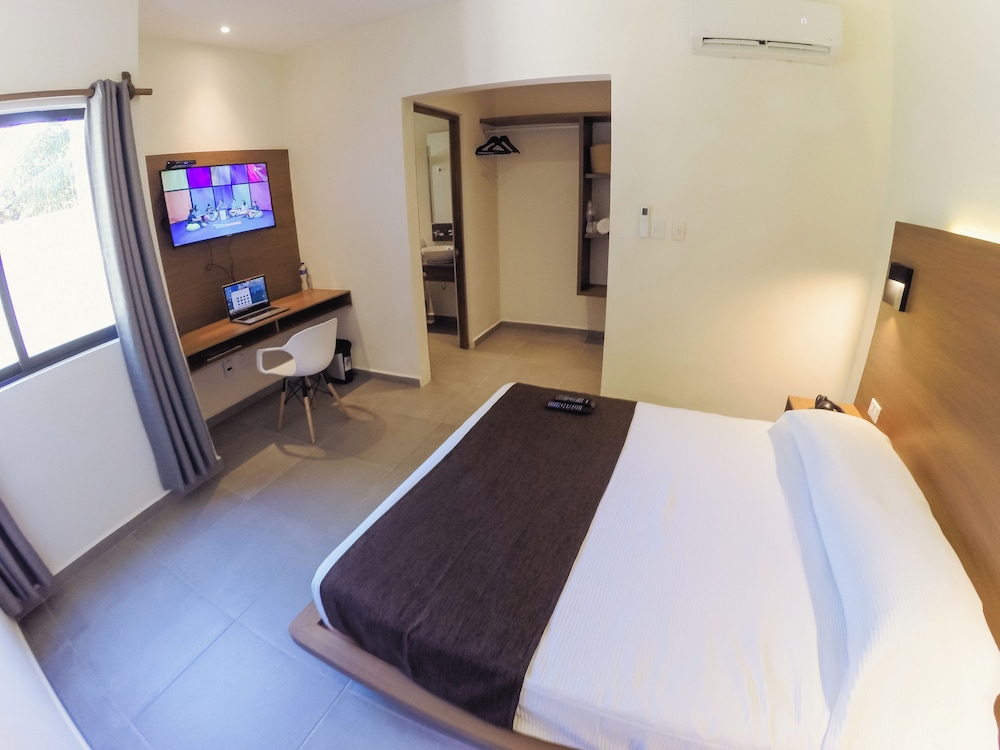 Superior Room, 1 Queen Bed, Non Smoking, Private Bathroom — the supplier's photographs — photo 2