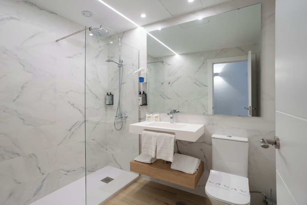 Superior Double Room, Terrace, Pool View (3 adults, 2 children) photo 2