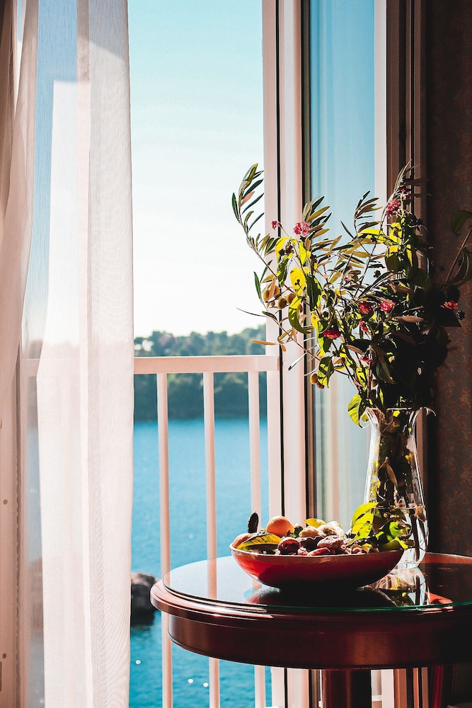 Deluxe Double or Twin Room, Sea View photo 3