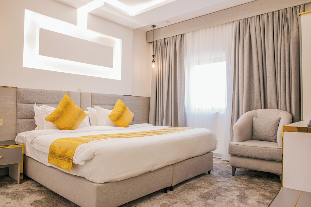 Basic Double Room, 1 King Bed photo 2