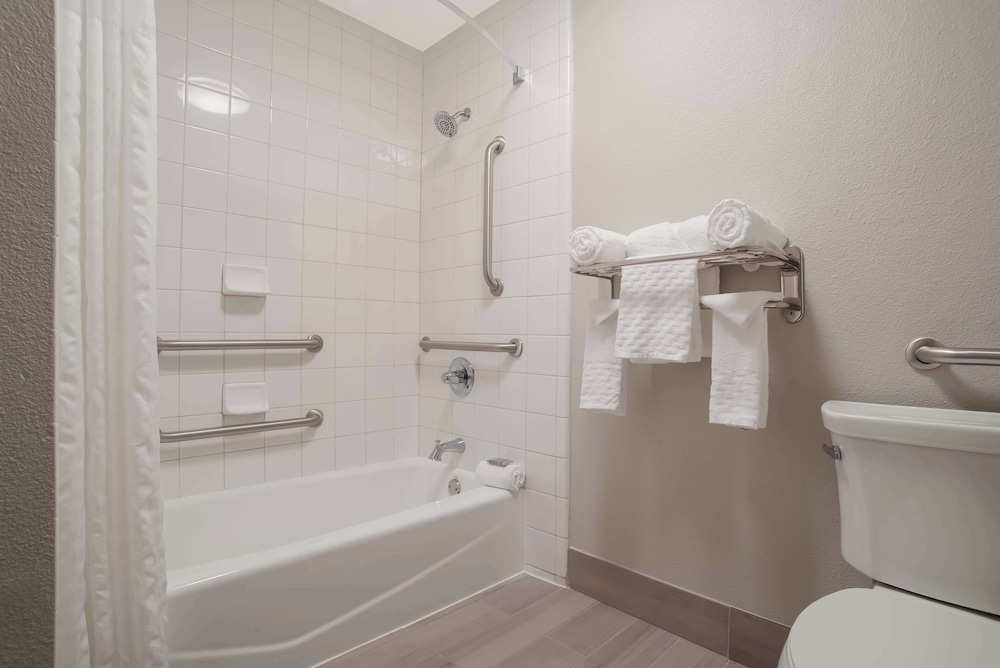 Standard Room, 1 King Bed, Accessible, Refrigerator & Microwave - Photo 7