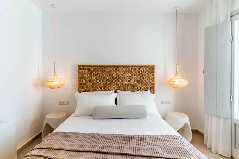 Grand Suite with Private Jacuzzi and Sea View