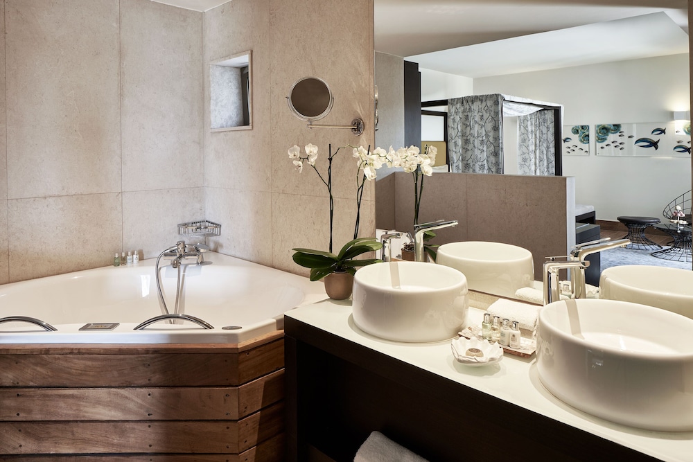 Prestige Suite with Private Pool thumbnail 6