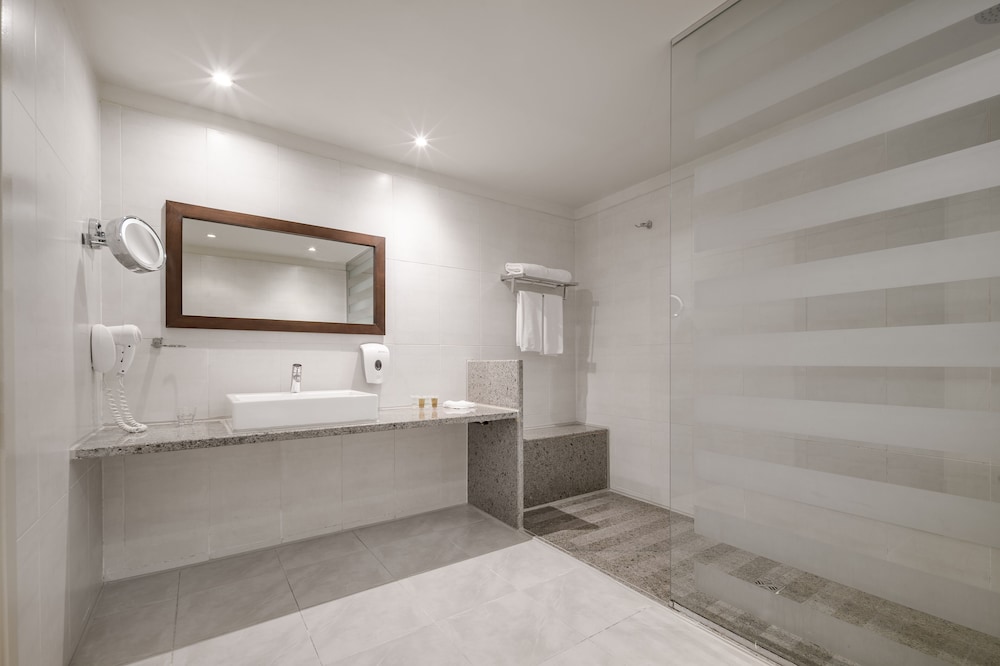 Deluxe Suite (Family)