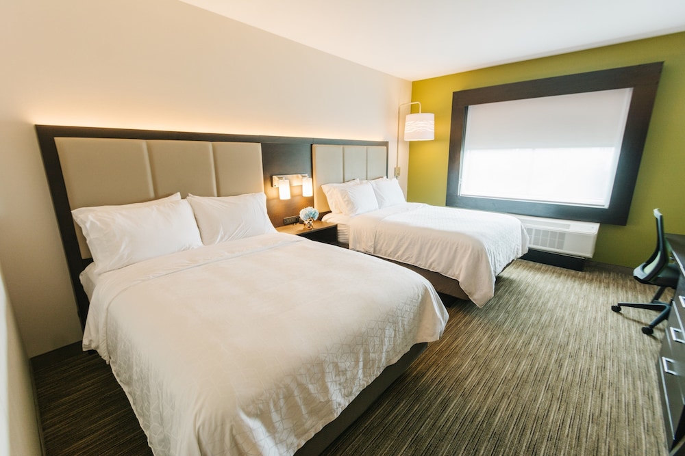 Standard Room, 2 Queen Beds, Mobility Accessible (Accessible Tub) photo 1