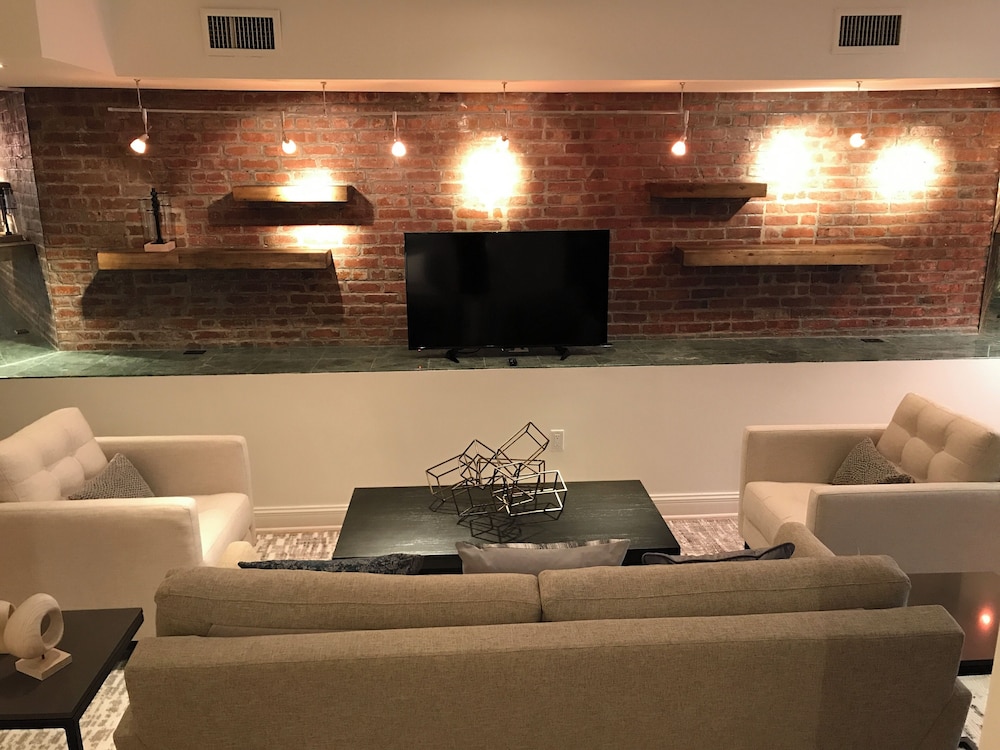 Deluxe Studio Suite