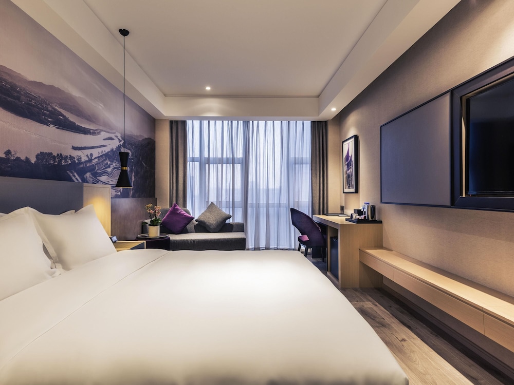 Superior Room, 1 King Bed photo 1