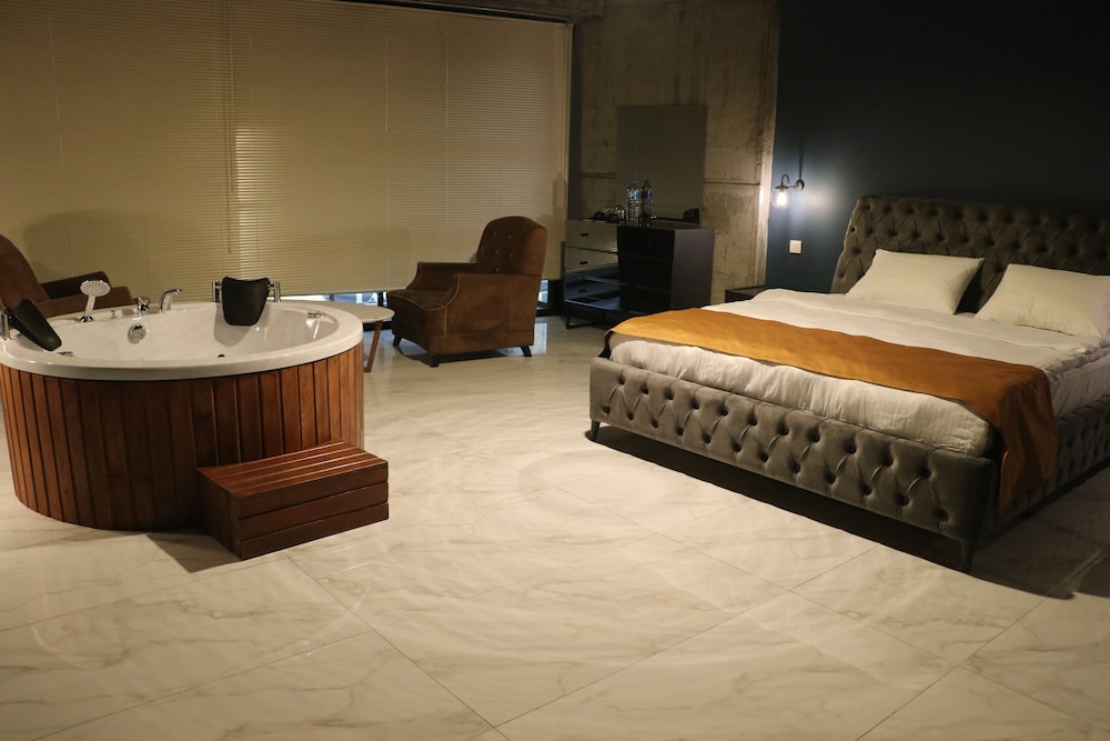 Executive Studio Suite, 1 Double Bed, Bathtub photo 1