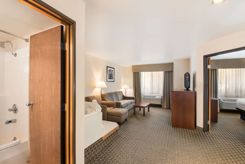 Suite, 1 King Bed with Sofa bed, Non Smoking - Photo 1