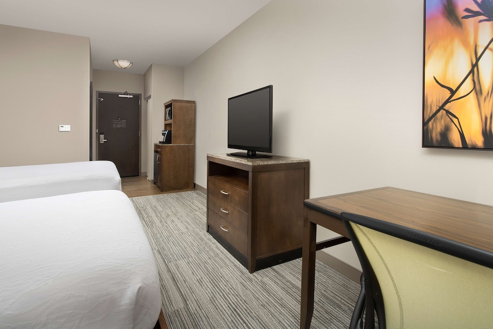 Room, 2 Queen Beds (Drinks & Snacks) photo 3