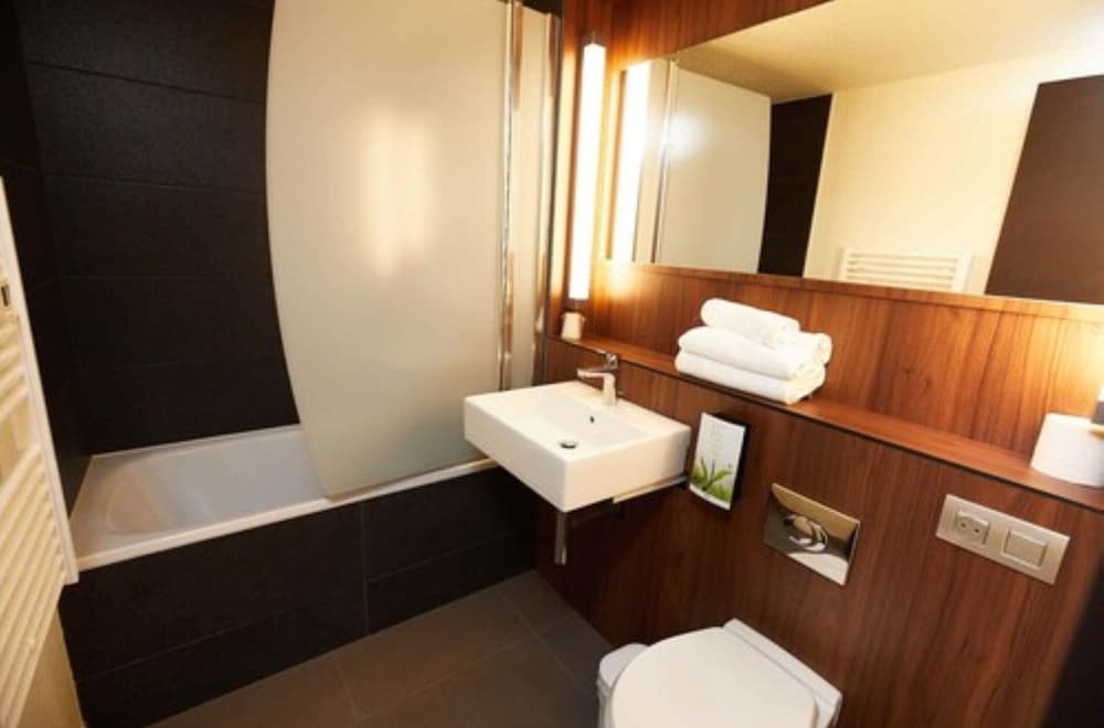 Standard Room, 2 Twin Beds - Photo 7