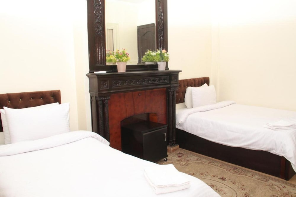 Double Room, 1 Double Bed, Private Bathroom - Photo 2