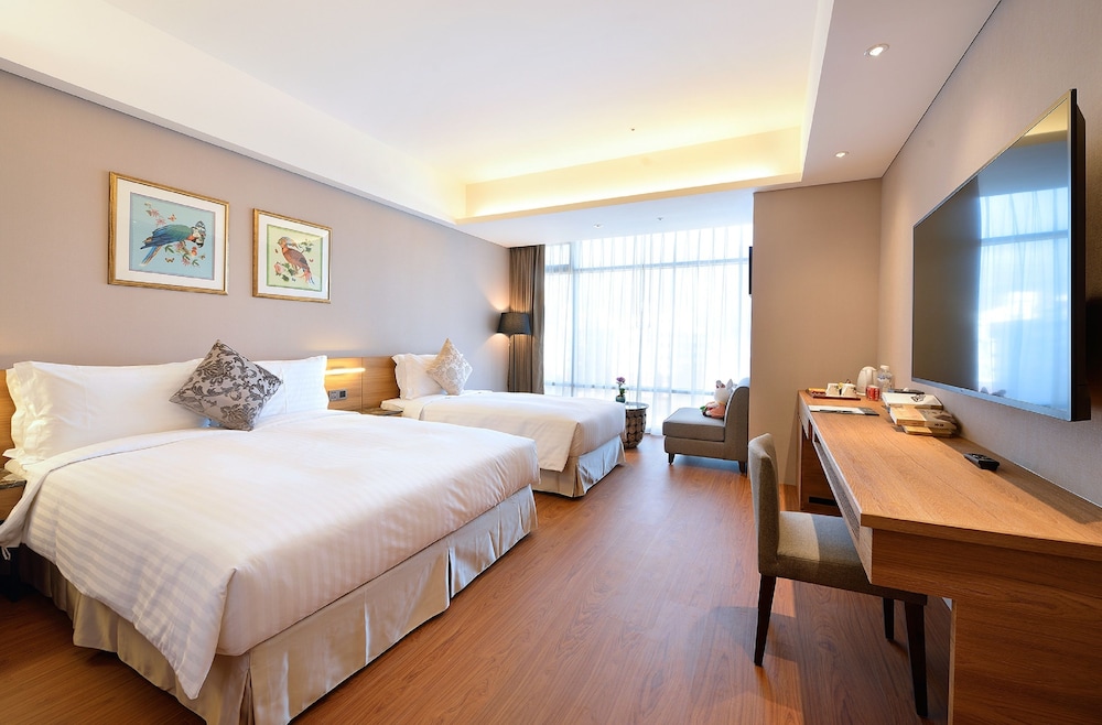 Elite Quadruple Room, 2 Double Beds photo 2