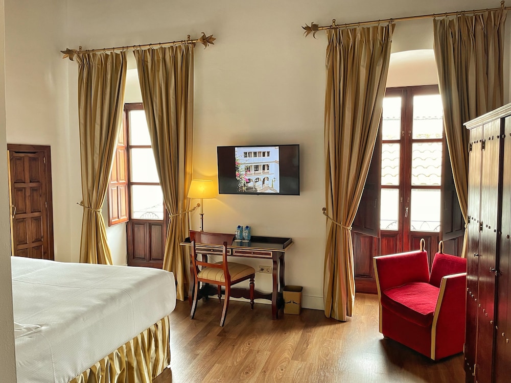 Deluxe Room - Photo 11