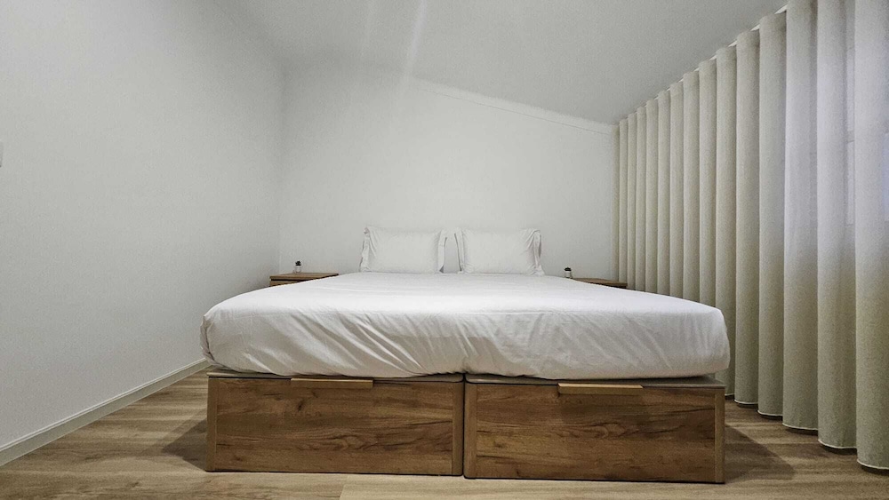 Superior Room, 1 King Bed, Non Smoking, Private Bathroom (Quarto C5) photo 2