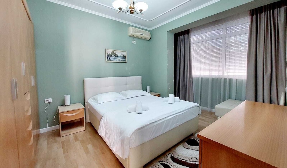 Signature Apartment, 1 Queen Bed, City View photo 1