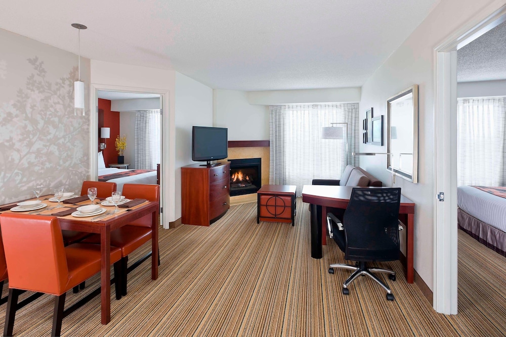 Suite, 1 Bedroom, Non Smoking (Mobility/Hearing Accessible, Tub) - Photo 1