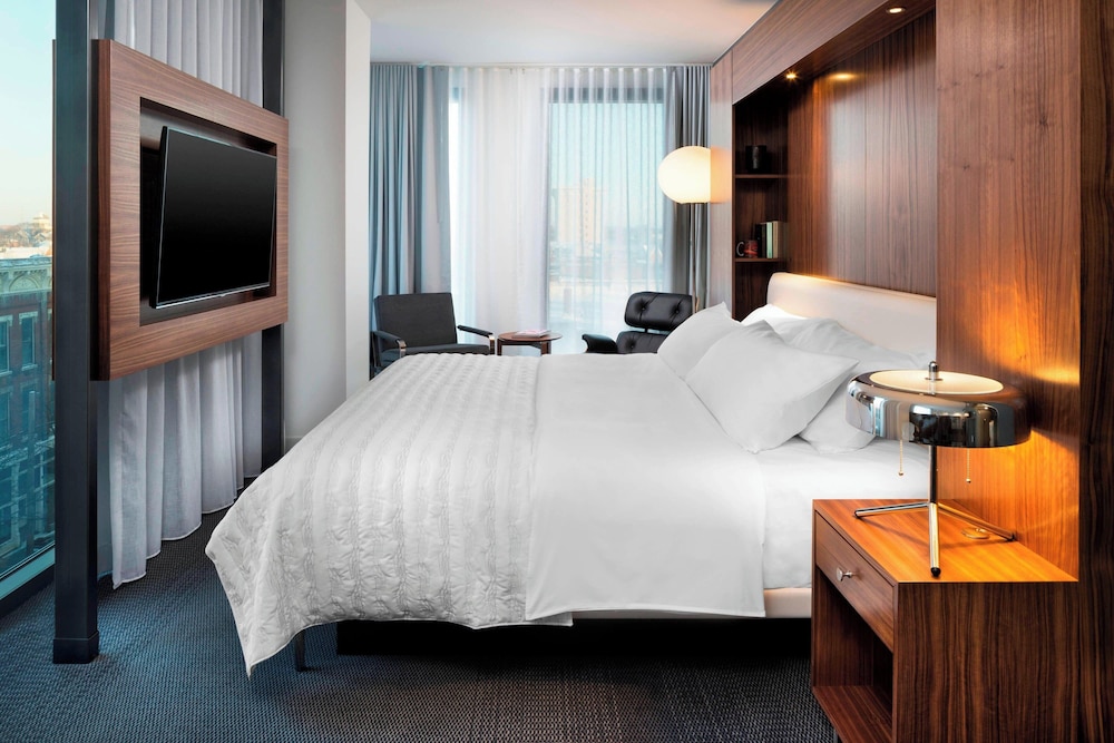 Executive Suite, 1 Bedroom, City View photo 3