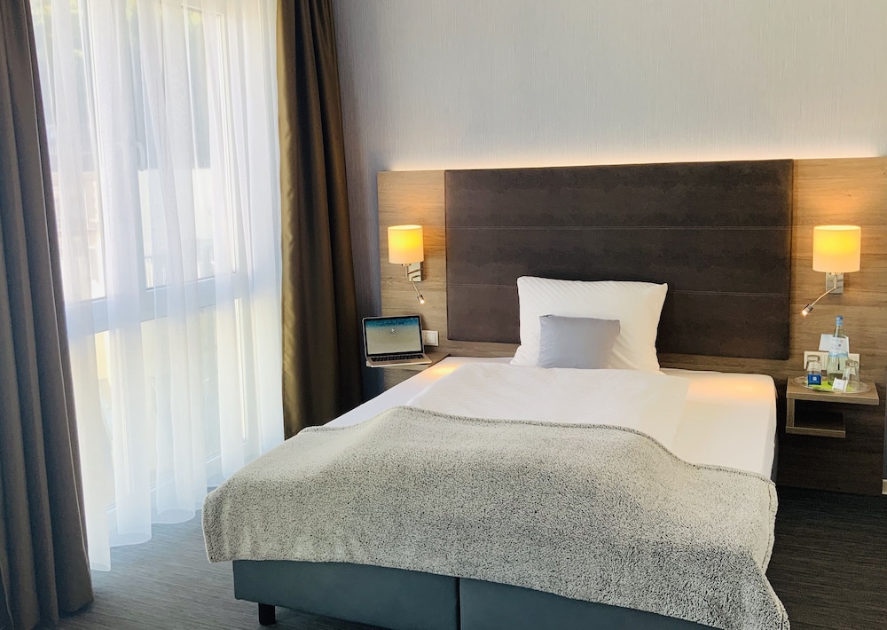Standard Double Room Single Use photo 3
