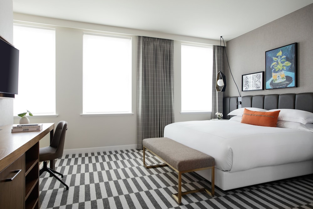Room, 1 King Bed, Hearing Accessible - Photo 2