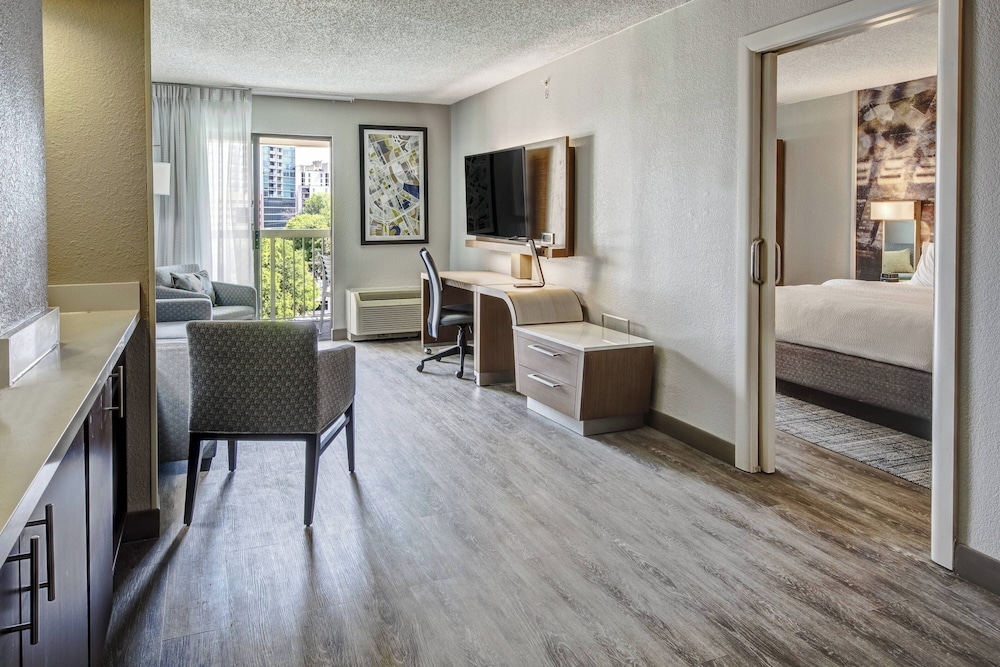 Executive Suite, 1 Bedroom, Balcony photo 1