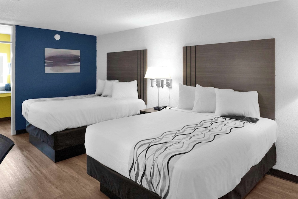 Standard Room, 2 Queen Beds, Non Smoking - Photo 2