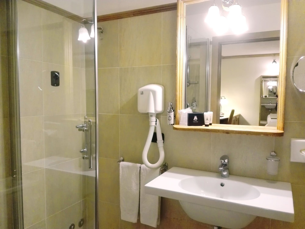 Small Double Room, 1 Queen Bed - Photo 3
