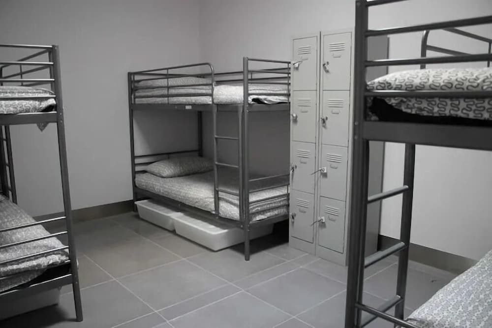 Bed in 6 Bed Mixed Dormitory Room photo 1