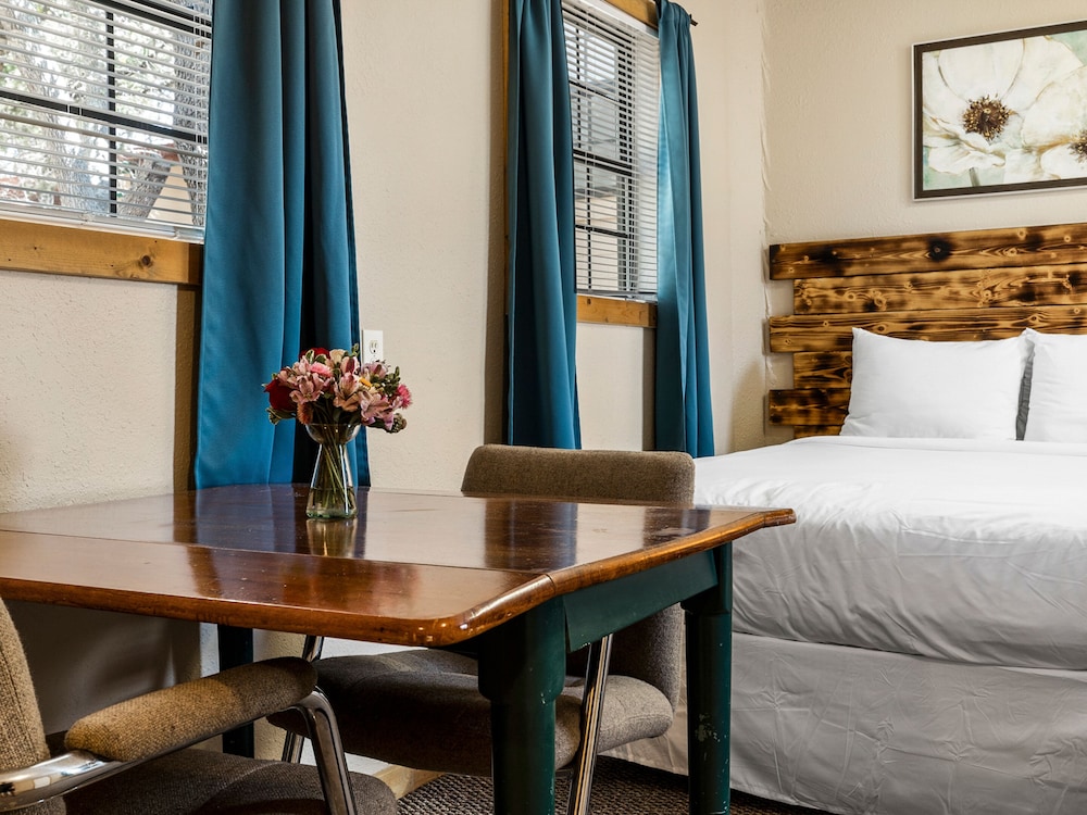 The Claire Hotel, Kuva 3