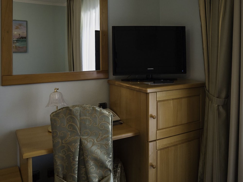 Standard Double Room, Park View - Photo 6
