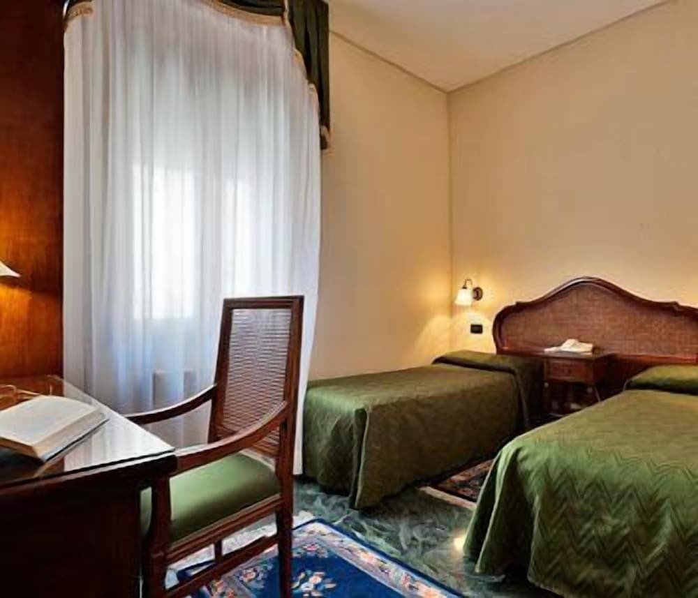 Double or Twin Room photo 3