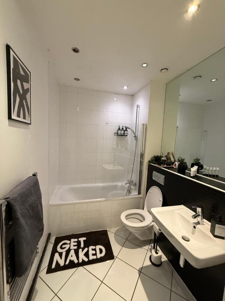 Spacious 3-br Apt in Central, Birmingham, Foto 8