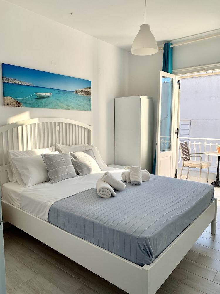 Double or Twin Room, Partial Sea View photo 3