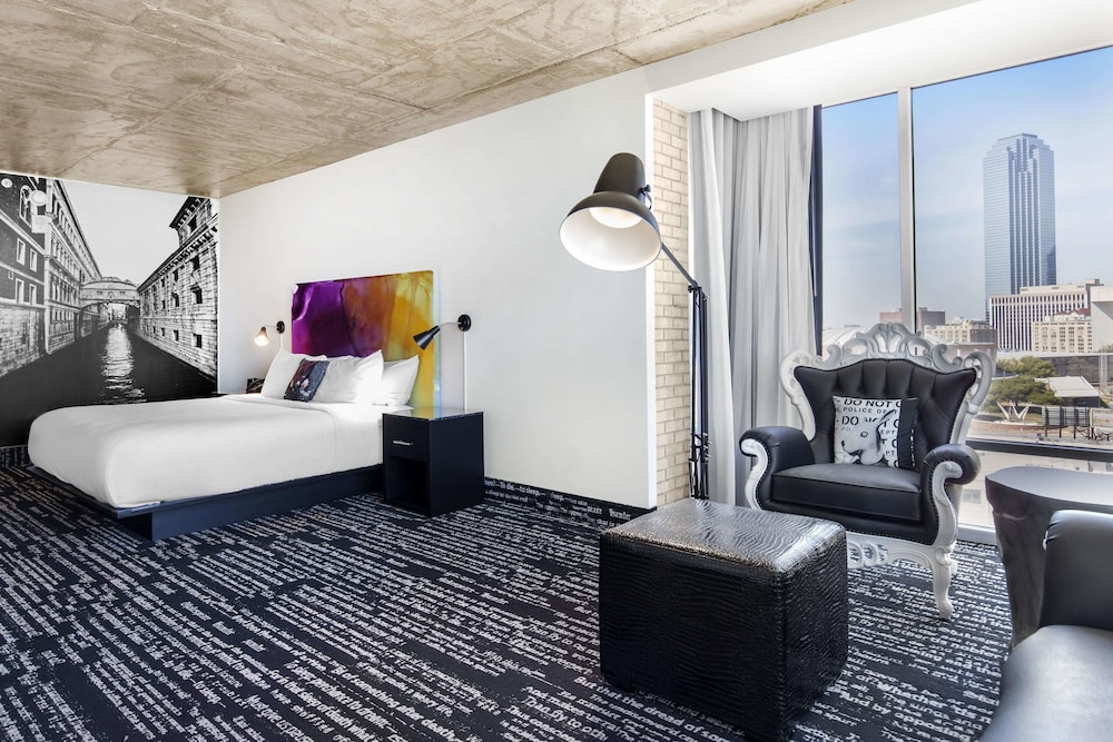 Room, 1 King Bed, Accessible (Mobility, Roll-In Shower) - Photo 1