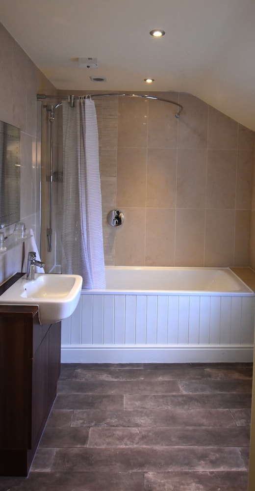 Family Quadruple Room Ensuite Bathtub (Roe Deer) photo 2