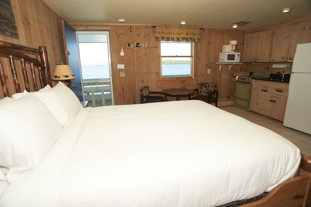 Cabin, 1 Queen Bed, Kitchenette, Lake View photo 1