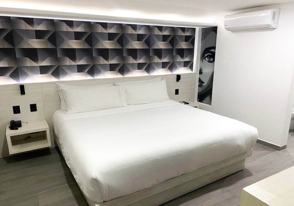 Standard Room, 1 Queen Bed, Non Smoking (M) photo 1
