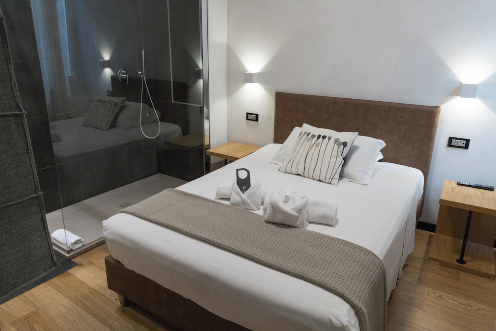 Economy Single Room, 1 Large Twin Bed, Non Smoking photo 2