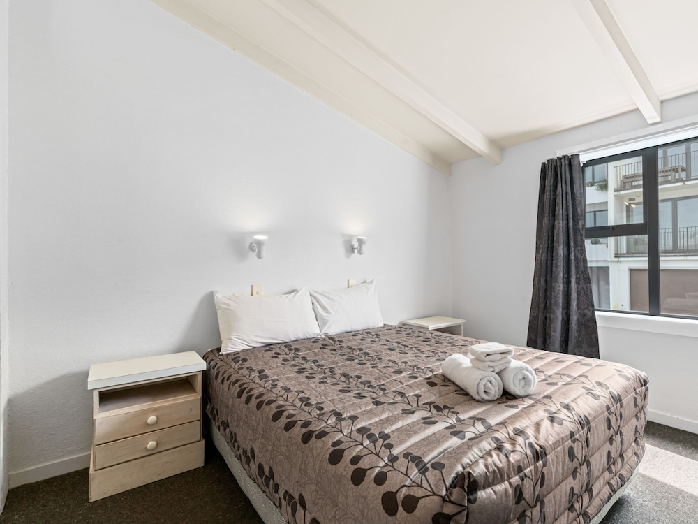 Deluxe One Bedroom Apartment Lakeview photo 3