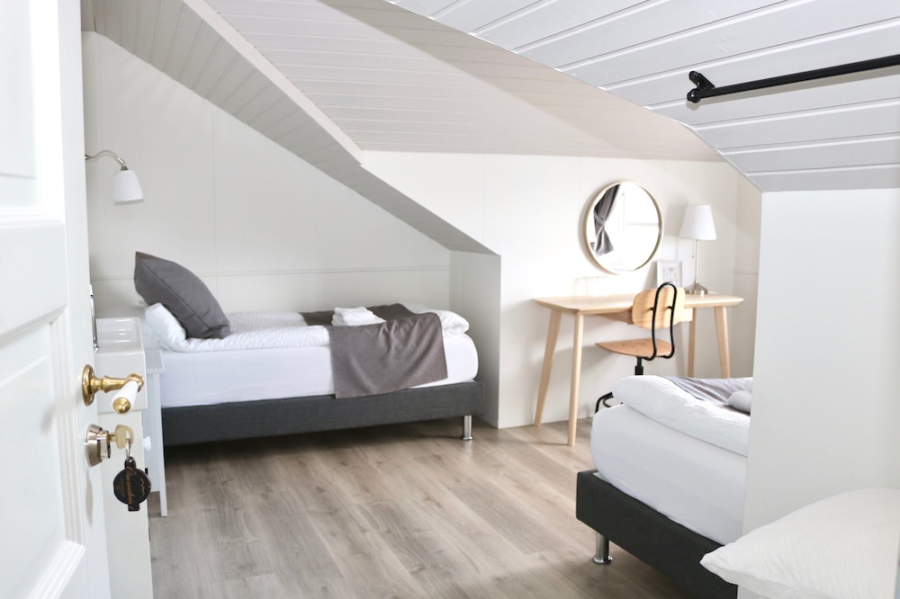 Double or Twin Room, Shared Bathroom (Ömmuhús) photo 2