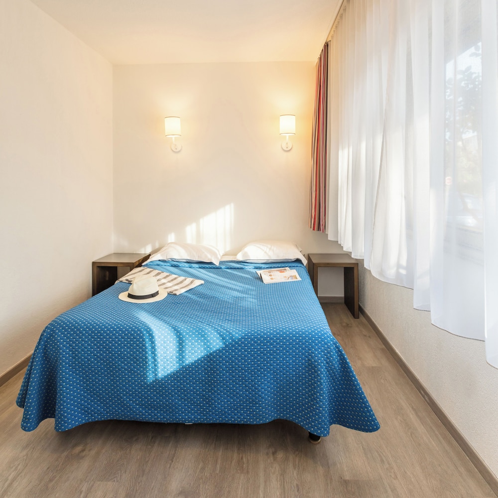 Apartment 6 people - 2 Bedrooms - Balcony photo 1