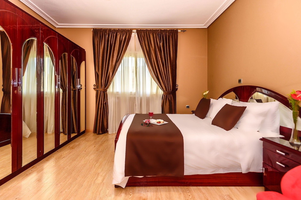 Deluxe Double Room, 1 King Bed photo 2