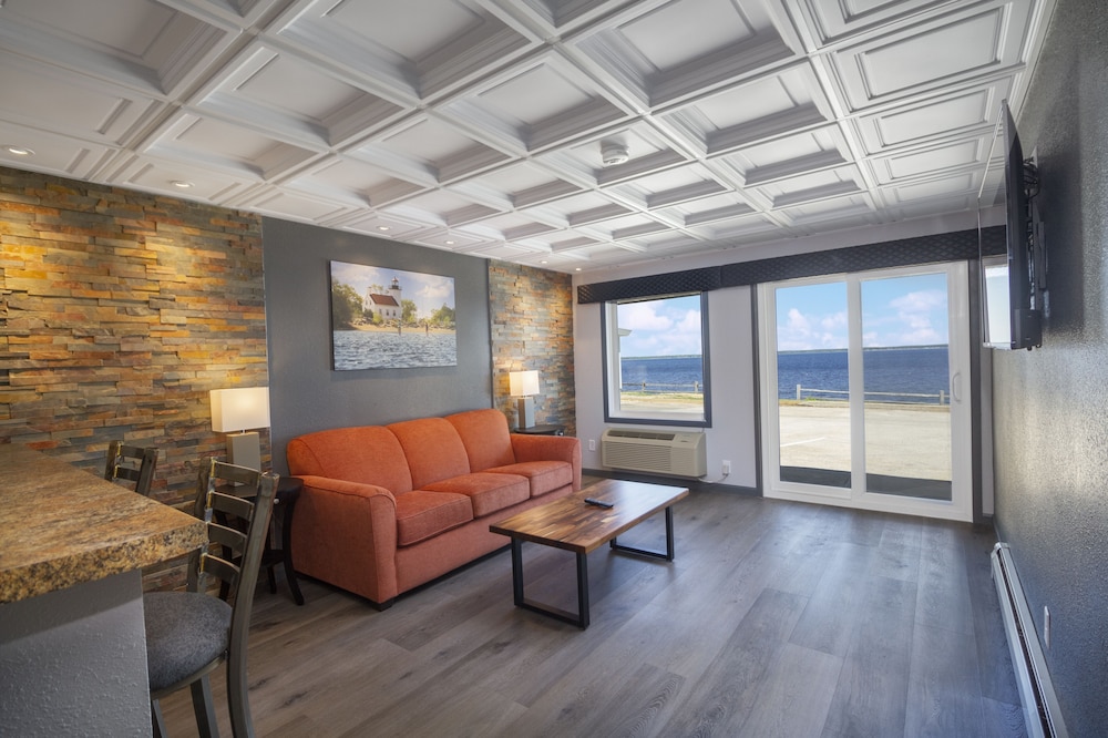 Suite, 1 King Bed with Sofa bed, Lake View, photo 6