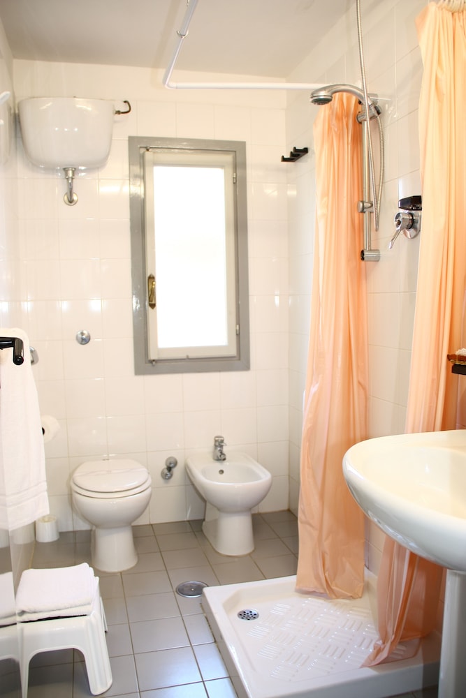 Triple Room, 2 Bedrooms photo 3
