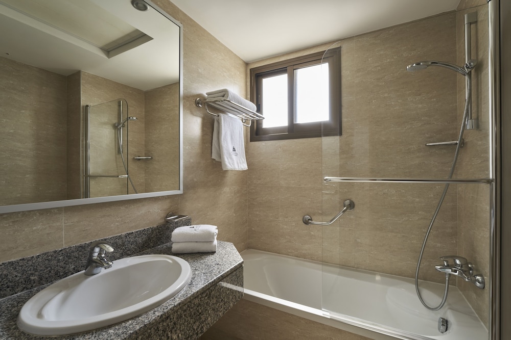 Junior Suite Inland View - Photo 4