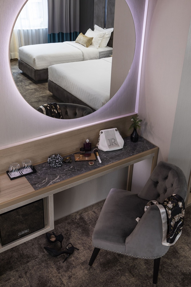 Deluxe Triple Room - Photo 9