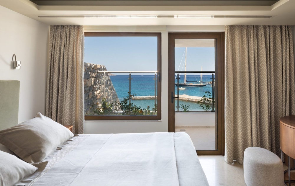 "Dionisades" Five Double Bedrooms with Private Pool 335 m2 photo 1