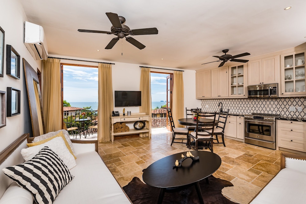 Apartamento de lujo con múltiples camas, 2 baños, vista al mar (31 Plaza Central | 2 habitaciones | 2.5 baños)